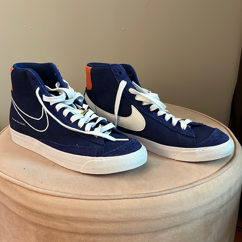 barely worn men’s nike blazers